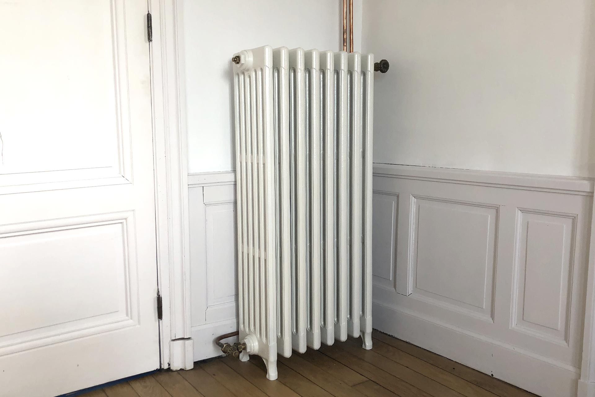 Installation de radiateurs en fonte retro en rénovation à Chazay d
